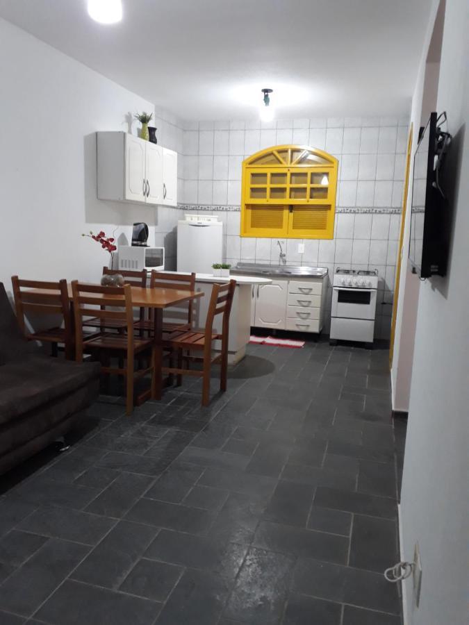 Residencial Colonial Amarelo A 150M Da Praia De Mariscal Aparthotel บอมบินญัส ภายนอก รูปภาพ