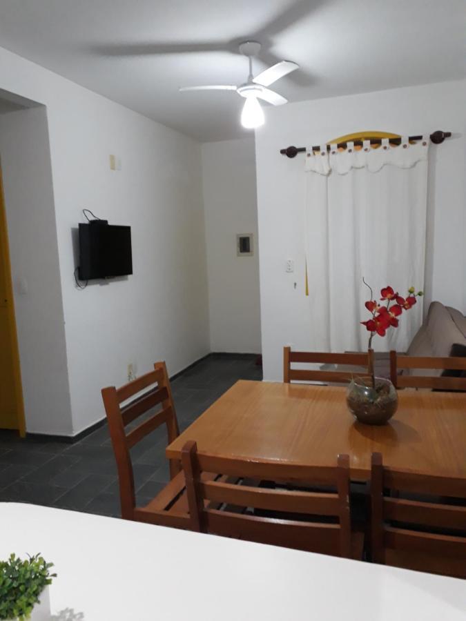 Residencial Colonial Amarelo A 150M Da Praia De Mariscal Aparthotel บอมบินญัส ภายนอก รูปภาพ